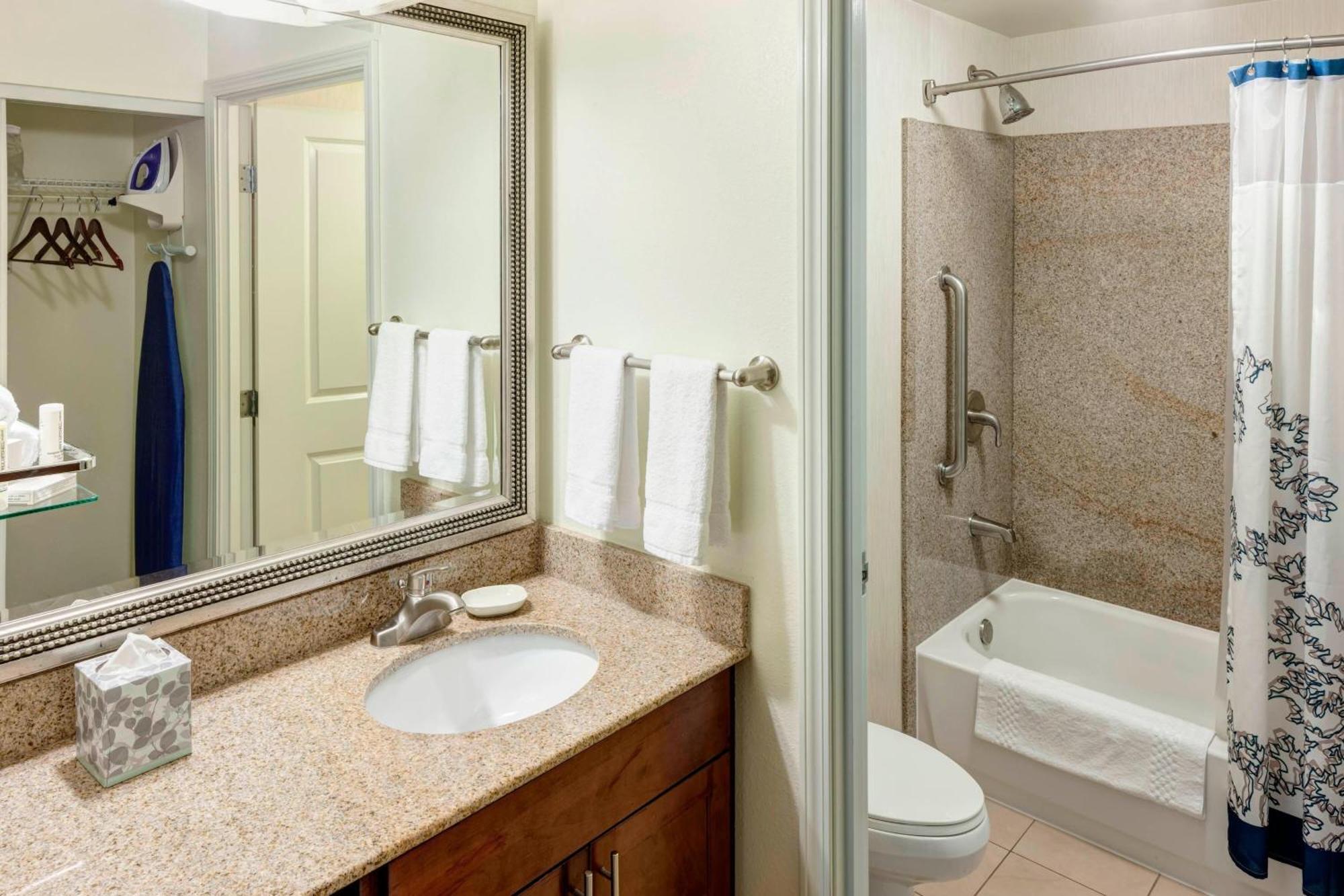 By Marriott Chicago Forest/mettawa Hotel