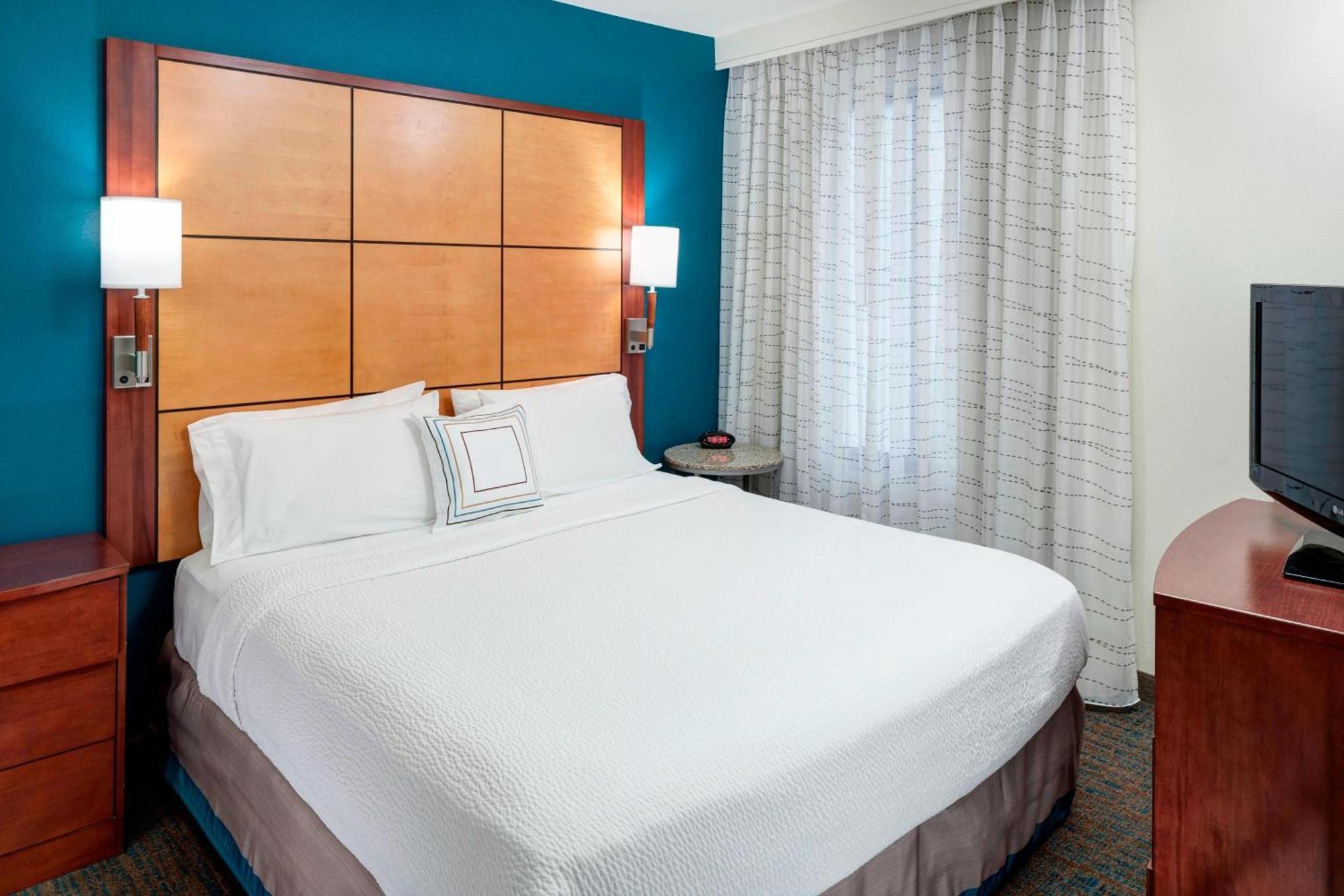 By Marriott Chicago Forest/mettawa