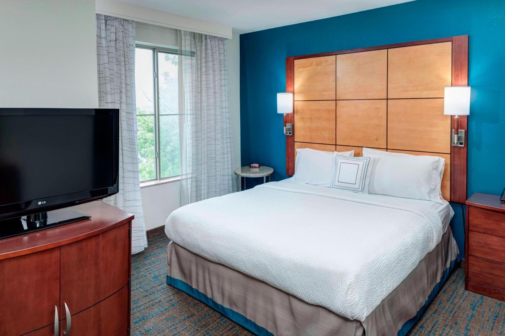 Hotel By Marriott Chicago Forest/mettawa