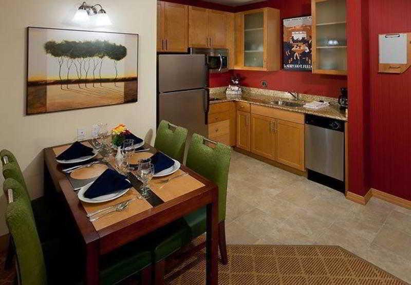 By Marriott Chicago Forest/mettawa 3*