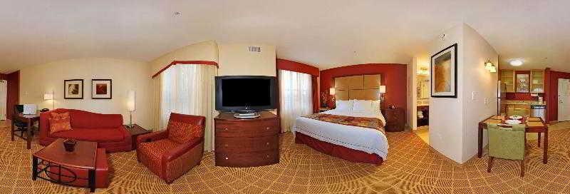By Marriott Chicago Forest/mettawa Hotel